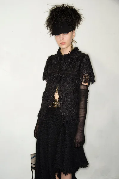 Look 16